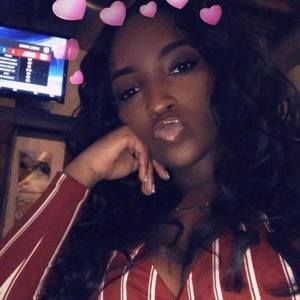 Meet your Posher, Nia